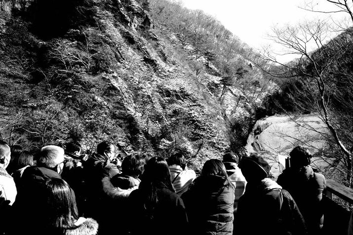 C̓W]͂̐lœĂ܂GR IIIAvOAEAF5A1/400bAISO200AzCgoXFܓVAC[WRg[FnCRgXgA28mmBeʐ^i6000×4000A13.0MBj