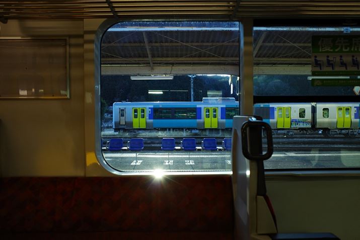 A̐SBS̓dԂ̒AO̐S̓dԂBGR IIIAvOAEAF3.5A1/200bA-1.3EVAISO200AzCgoXFI[gAC[WRg[FrrbhA28mmBeʐ^i6000×4000A10.0MBj