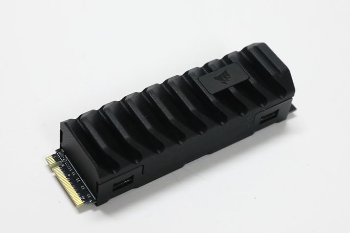 eXgCORSAIRSSDBPCI Express 4.0 x4ڑŁAőǂݍݑx7.1GB/sƍőNX̃fB^̃q[gVNtς݁B2TBfgp