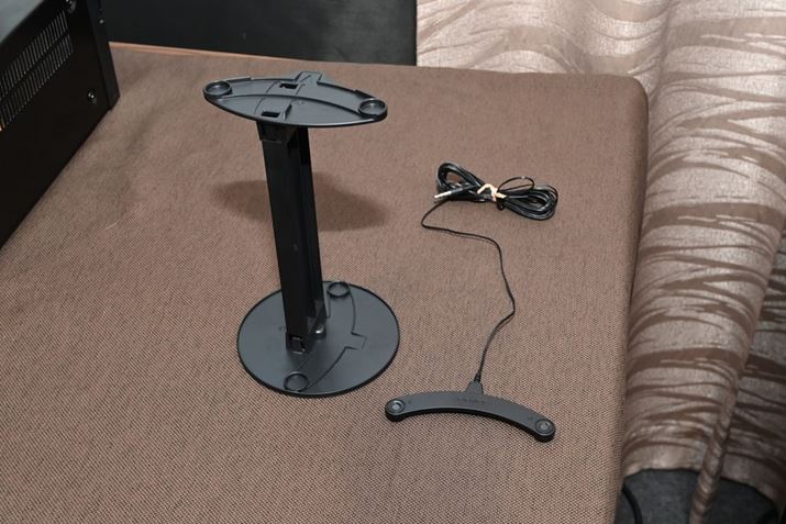 t̃Lu[Vp}CNƐpX^hBpX^h̏㉺̑ɐ݂ꂽڂ݂ɃLu[V}CNzuAv2̑{