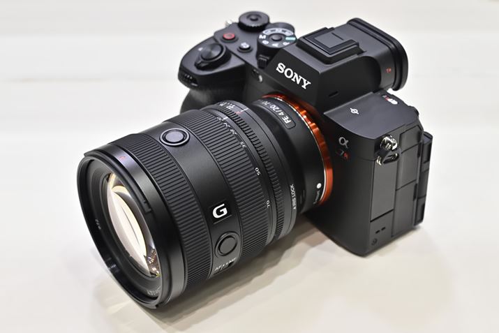 \j[̐ViƂẮA\uGYvV[Y̕WY[YuFE 20-70mm F4 Gv2023N210ɔꂽBdʖ488g̏^EyʂȂœ_20mm̒LpɑΉ̂|CgŁAÎ~BełȂBeł肵\𔭊1{Bi.comňii2023N223_j154,000~