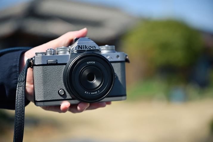 uNIKKOR ZYṽCAbvɁA^Eyʂ̃pP[LYuNIKKOR Z 26mm f/2.8v