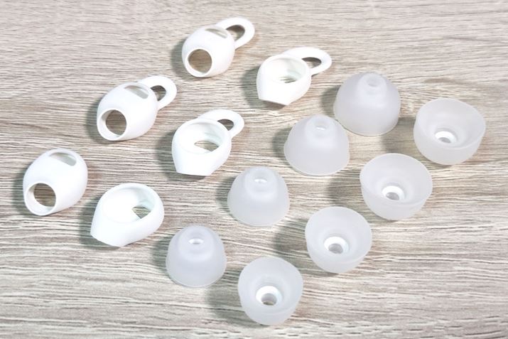 VRJo[Ǝ݌v2w\C[s[XȂǕti[ĂAtBbgׂł