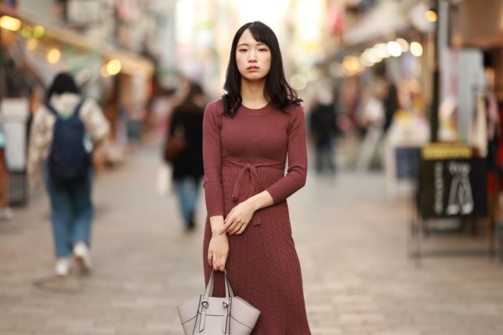 85mm͔wi{P̑傫͂Alɑ΂wi̍Lقǂ悭JIłBlƔwĩoX̎ꂽʍ\85mm̏œ_|[g[gɓKĂƂ낤EOS R3ARF85mmF1.2 L IS USMAiDI[gAF1.2A1/400bAISO250AzCgoXFAAsN`[X^CF|[g[gBeʐ^i6000×4000A8.2MBj