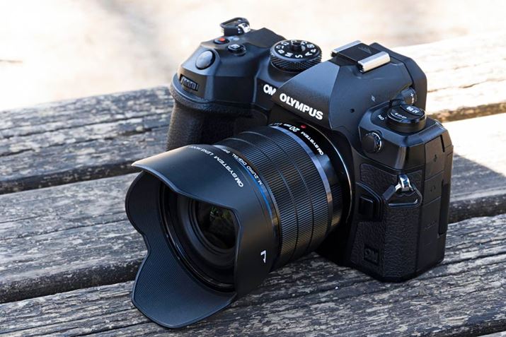 Ïւ̑Ή̂߁AÔߖ邢Pœ_YQB35mmZ̏œ_40mmBWYɋ߂pŁAXibvBeɍœKł