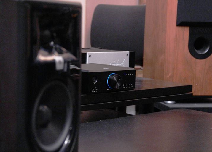 ̎@FiiOuK9v̓AiOo͂XLRoXBϏóiAiOo͂̉ʒjł邱Ƃ܂߂āAp[Avp[AviANeBujXs[J[Ƃ̐ڑlĂ邩炾낤BLł́AۂɃp[AvXs[J[Ƃ̑gݍ킹