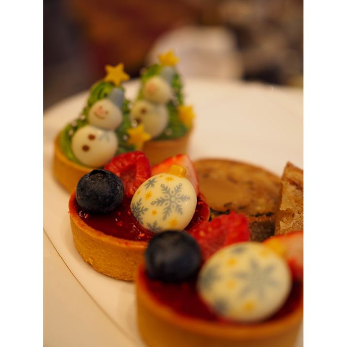 ^񒆂̔ʑ݂̂̂Ƀsg킹AOڂBOҁEH҂̃P[X1ƓʂA邢Pœ_Yg΁Â悤ɂ傫ȃ{PCyɉoȂBey߂BWY͊ă{JƂŁA]ۂ؂PEN E-P7AM.ZUIKO DIGITAL 25mm F1.8A25mmi35mmZ50mmjAiDAEAF2A1/60bAISO320AzCgoXFI[gAdオݒFVividBeʐ^i5184×3888A8.0MBj