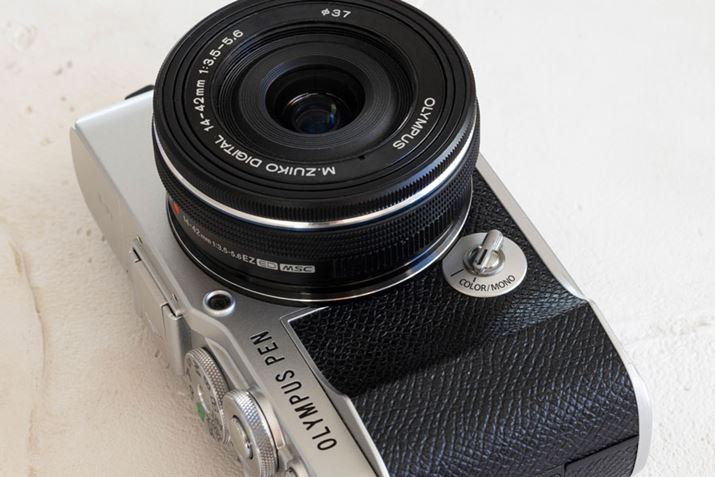 uPEN E-P7vɂ́AuJ[vt@CRg[vȒPɐ؂ւXCb`ڂĂ