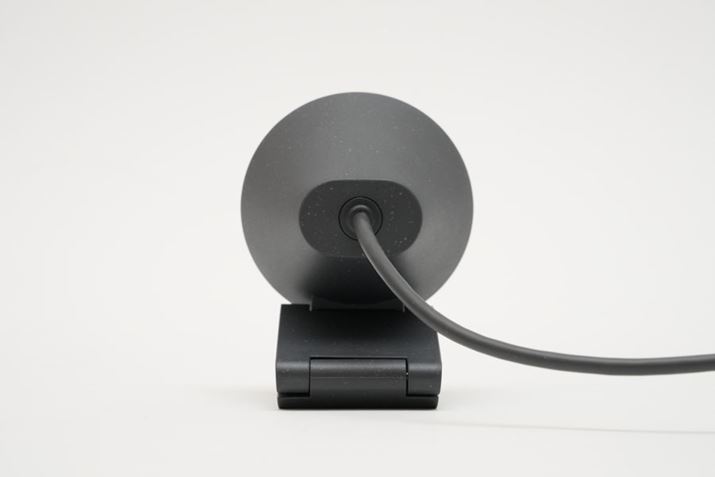 1.5mUSB Type-CP[u͒ڐڑĂ܂BlIɂ͖{̂USB Type-C[qpӂAprɂĈقȂ钷̃P[ugł