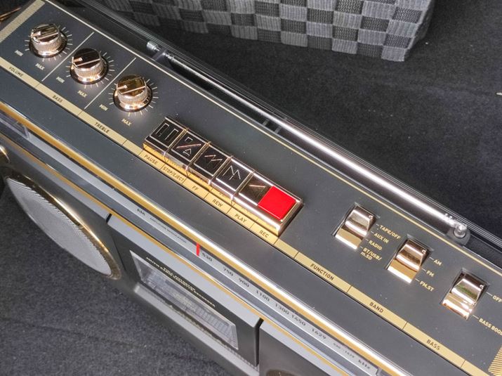 XCb`ނ͌򊴂̂S[hdlBVo[ñJ[̃WJZmlƁAƂao邩Ȃ