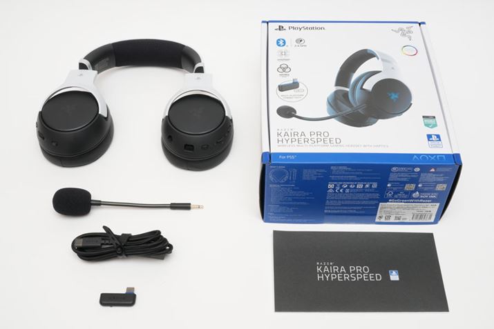 pbP[Wɂ́A{́ARazer HyperClearX[p[J[fBICh}CNAUSB Type-A &#8211; USB Type-C[dP[uAUSB Type-CCXhOt