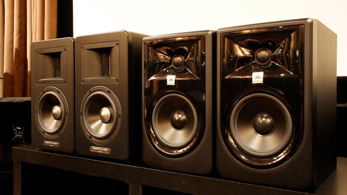 AIRPULSEuSM200vŁAEJBLu305P MkIIvBuSM200v̂قЂƉ傫 