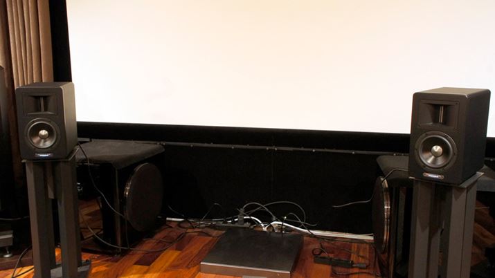 1mA2mAꂼ̃Xs[J[ԊuŐݒuA{BYȃXP[̉y߂ 