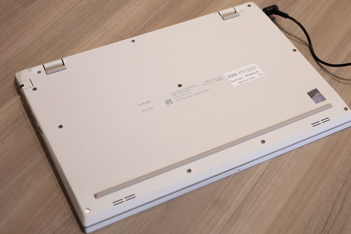 uEH[zCgvfB}bgŒĝ݂锒FBǂȐV[ɂn݂ȃJ[Bʐ^́uVAIO F16v