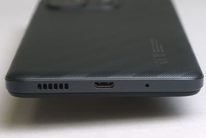 ڑ[q́Aݎ嗬USB Type-Cł͂ȂmicroUSBBRXg팸ƂĂAȂ芄؂̂