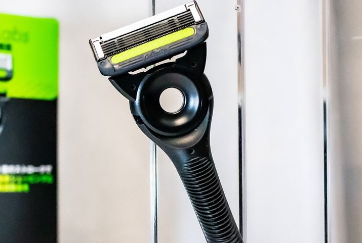 {̒̌ɉăwbhEɓutbNXfBXNv𓋍ځB̗֊sɃtBbgȂVF[rOł