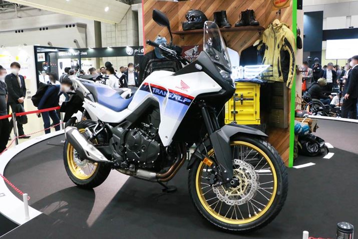 [J[]i1,265,000~ŁA2023N525\BCoƂȂł낤}nuel700vi[J[]i1,342,000~jɑ΂ĉi}Ă