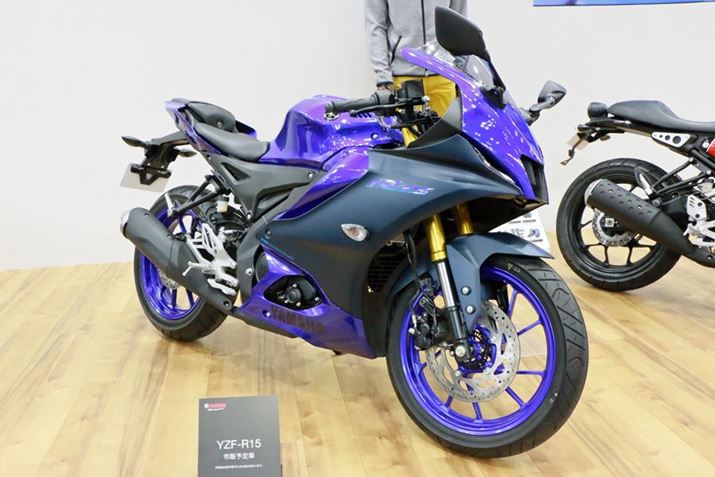 l̃fUĆuYZF-R15vBu[̃J[߁AuYZF-Rv̌ɋ