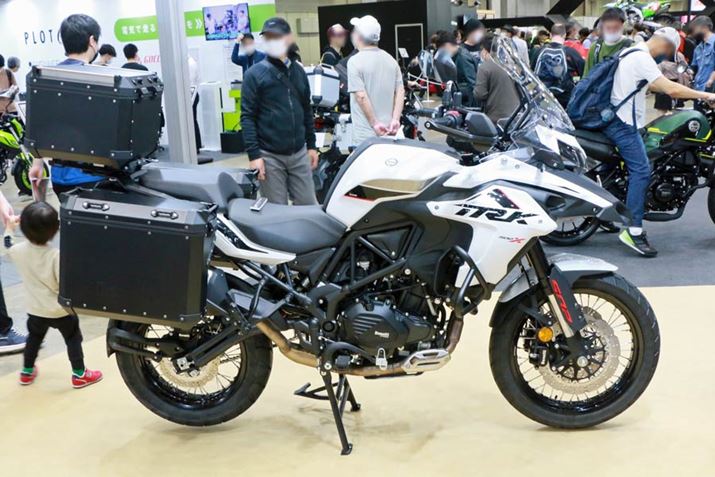 WԂɂ́ApjAP[XȂǂ̃ANZT[𑕒BGWK[h͕WƂ