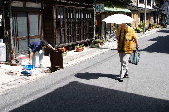 LmuEOS 10DvŎBe19NO̎ʐ^BPтĂ܂AԂɌJĂ܂Ă邩̂悤łEOS 10DAEF20-35mm F3.5-4.5 USMA28mmi35mmZ45mmjAISO100AF5.6A1/320bAzCgoXFI[gAsN`[X^CFX^_[hiŐVRAW\tgŖ邳ς݁j