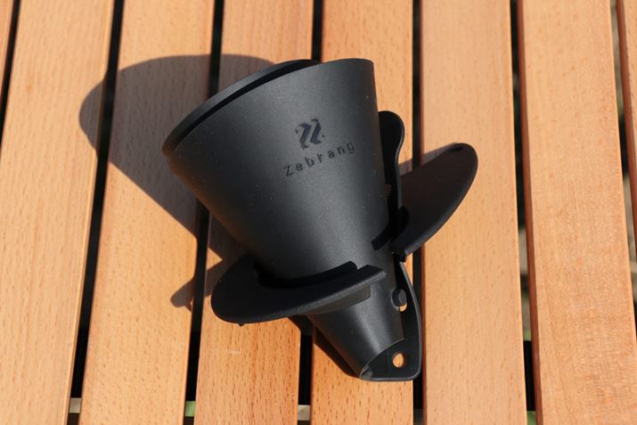 WJhbp[܂߁Az_[ŌŒ肷΃RpNgɎ[ł܂B[̃TCY͎Ŗ132iaj×125ijmmB|PbgɓTCYȂ̂ł΂܂񂵁Adʂ68gƌŷŊyɎ^ׂ܂