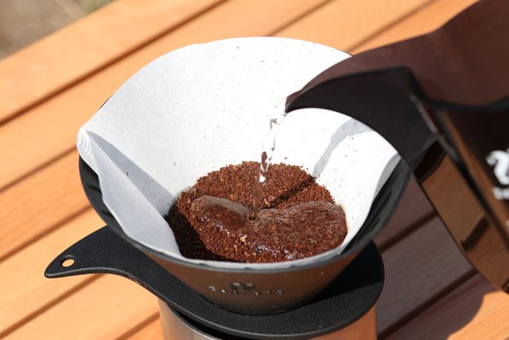 KȂɁAoႢ܂傤BR[q[̒ɂ𒍂܂BX邾ōׂ𒍂̂ŁAxɑʂ̂Ȃ悤ɃRg[₷I