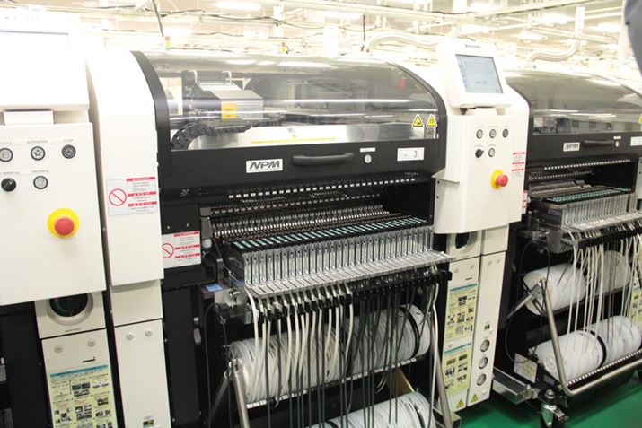 IC̓e[ṽJ[gbŴ悤Ȍ`ŁiV[̂悤ɓ\tāj[iBɑiuĵ̋@BB̒iKł͂܂n_t͂ĂȂ