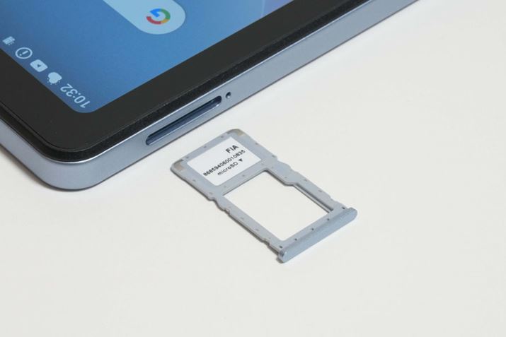 [J[hXbgɂ͍ő1TBmicroSDXC[J[h𑕒\BeSIMpfȂ̂ŁASIMJ[h͗pł܂