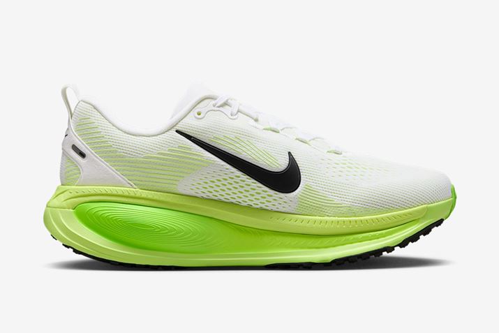 iCLuiCL {18iNike Vomero 18jvBTCgi16,500~iōjBʐ^̃J[́uzCg/GNgbNO[/{g/ubNv