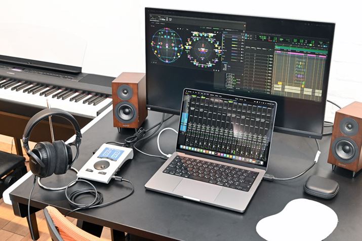 uMDR-MV1v́Az[X^WIōŐV̗̉ɌgNGC^[^[QbgɂĊJꂽ