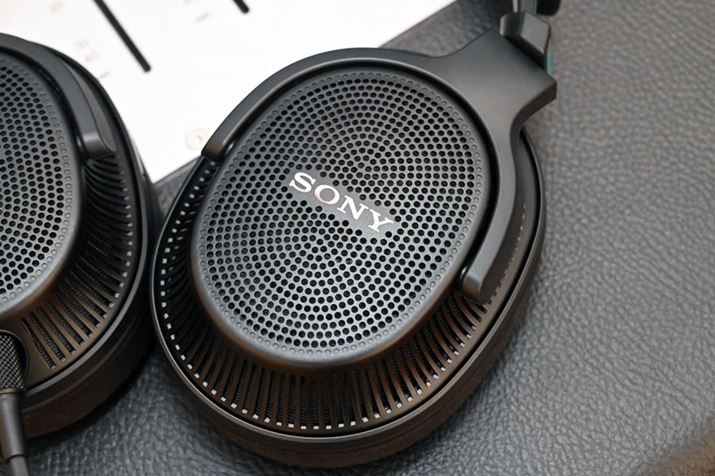 ̉ɋ߂鍂̋ԕ\邽߁APɌ̂ł͂ȂAꖇ𗧑̓Iɐ`ŌȂǁAɎ̍񂾂ƂȂĂ