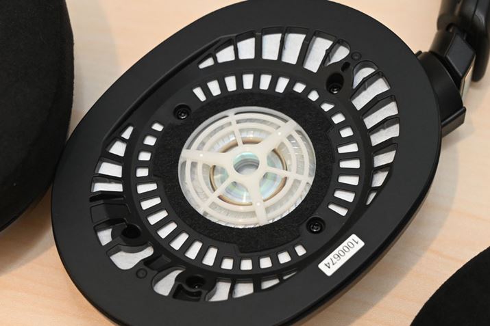 pJ̌a40mmhCo[jbgB`Ȃǂ͍HvĂ邪AuMDR-CD900STv̂悤ɒIɐił悤ɁAfނɂĂ͂ēȂ̂gpȂ`ɂƂ