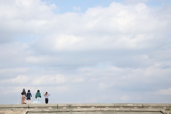 gBĂĂӂƉƖhg̏𔭌Bʑ̌ouvɂĂ߁Aݒς邱ƂȂAʂ̒[MM̈ʒuɂʑ̂JuɔFEߑĂ܂BŁAVb^[؂^C~OɏWĎB܂EOS R50ARF-S55-210mm F5-7.1 IS STMA55mmAF5.6A1/4000bA+2/3AISO500AzCgoXFI[gAsN`[X^CFX^_[hBeʐ^i6000×4000A10.5MBj