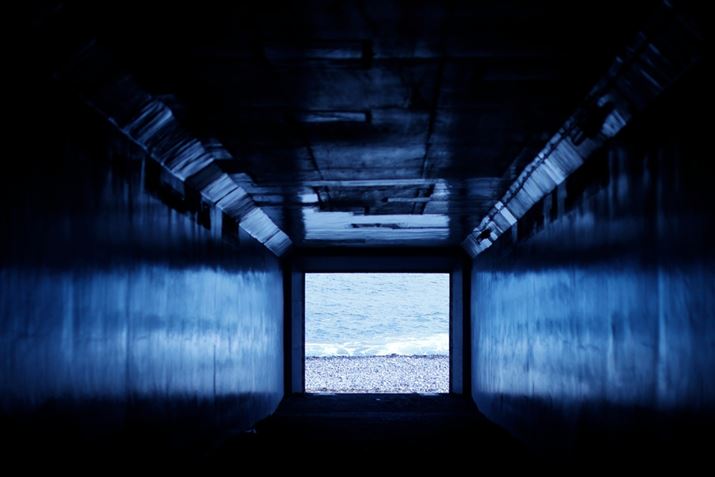 lӂւƑgl̒ł񂹂g_܂Bgl̐悩̌ɏƂ炳ꂽǂ̃Of[V炩BzCgoXuMdvɂƂŌzIȃC[WvXł܂EOS R50ARF50mm F1.8 STMA50mmi35mmZ80mmjAF1.8A1/1600bAISOP00AzCgoXFMdAsN`[X^CFX^_[hBeʐ^i6000×4000A9.2MBj