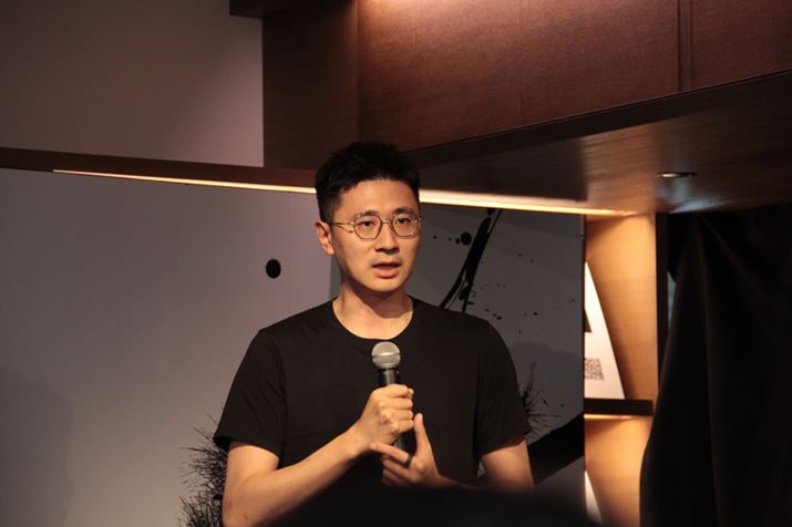 \ɂ́AJMGO CEOCPOWill WangodBJMGO2011uX}[gvWFN^[vɎgރ[J[ł邱Ƃ