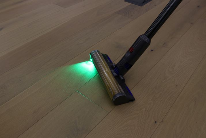 uDyson V12 Detect Slim Absolutev́ALEDƎ˂uFluffy OpticN[i[wbhv̗p