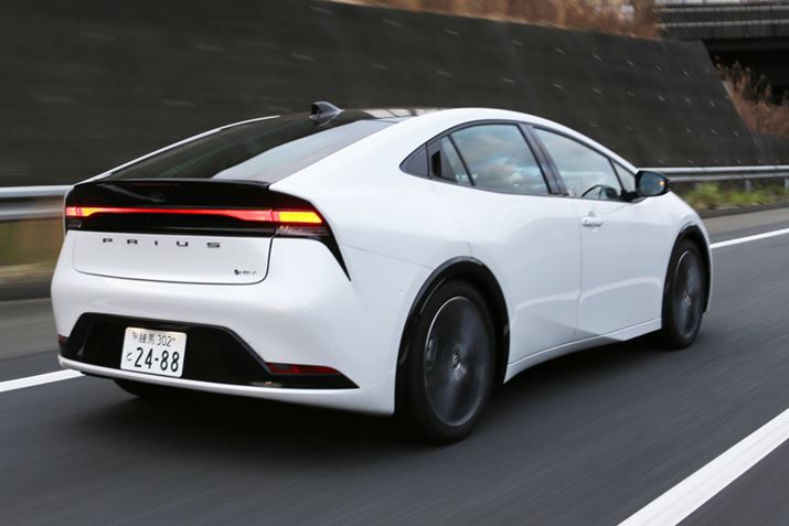 V^uvEXvZO[hɂ́A28.6km/L̒RBȂAVXeōo144kWi196PSj𔭊A2.0LnCubhVXeڂĂ