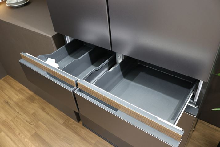 XAⓀA؎ȂǈõP[XAׂă_[NJ[