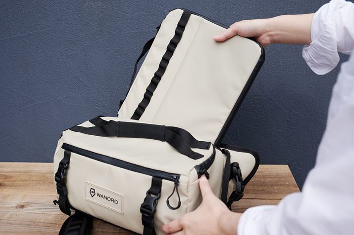 u[ XOvŃj[NȂ̂́A6Lf9LfŁAm[gPC[łʔ̃bvgbvP[X𑕒ł邱ƂłBobO̔wʂɍތ`ŗpł܂BP[X㕔ɂ͔яoh~̃XgbvtĂ̂ŁASĎ^щ\ł