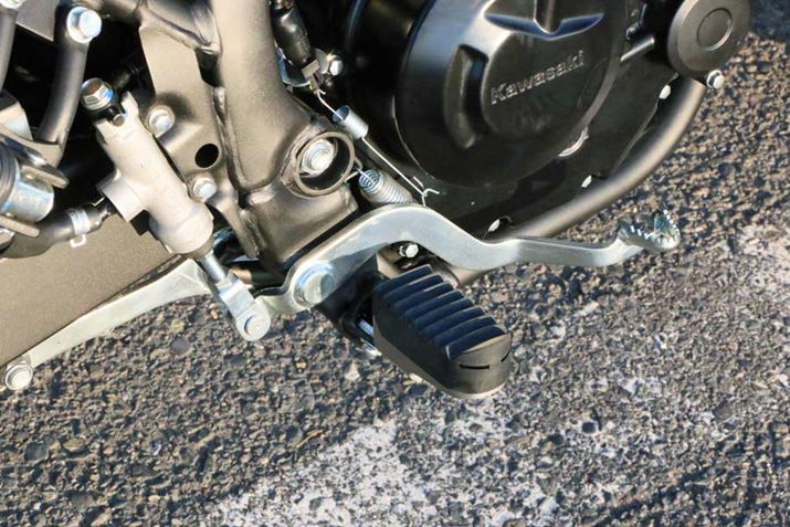 Xebv̓It[ȟ`󂾂Aʂ̌Cł₷悤ɃS̃Jo[𑕔