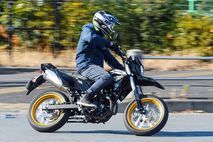 ԑ̂̃oX悭GW₷ƂāAX̃R[i[ł͖GƎvقǂ̑𖡂킦