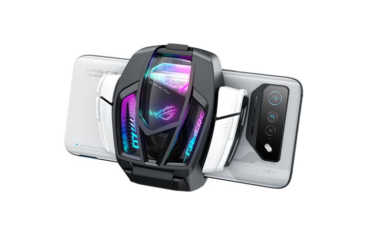 OtN[[uAeroActive Cooler 7v𑕒ƁAp\傫BXs[J[𓋍ڂĂ̂ŁAfXNȂǂɐݒuBluetoothXs[J[ɂg