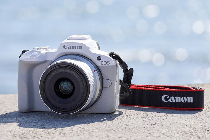 ŐṼ~[XJ̓Gg[fłɍ\Ă܂BLm̍ŐVfuEOS R50v́A킢ڂ͑złȂ炢̍AF\ł