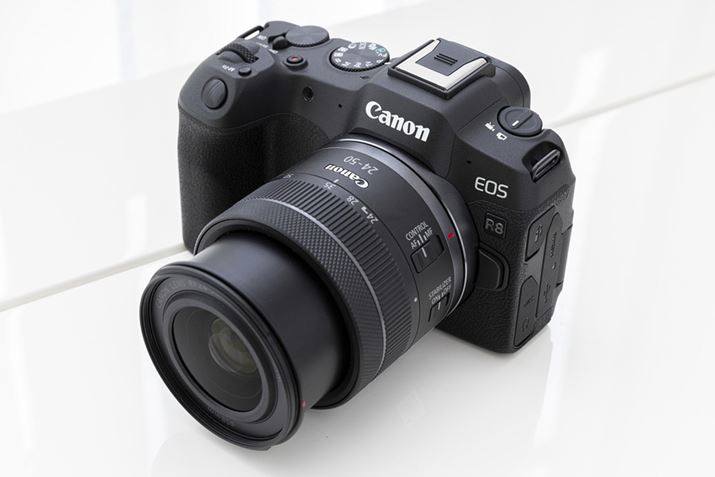 uRF24-50mm F4.5-6.3 IS STMṽYt[hOԁBȂ̂ŁApɃY[O񂵂ăZbgAbvBtH[JXO̓Rg[OƂĂpł