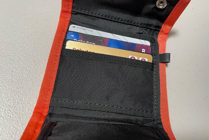 J[hz_[́Aʐ^3̂قɁÃ̗Xy[XƃWbp[|Pbg1J[hz_[𑕔