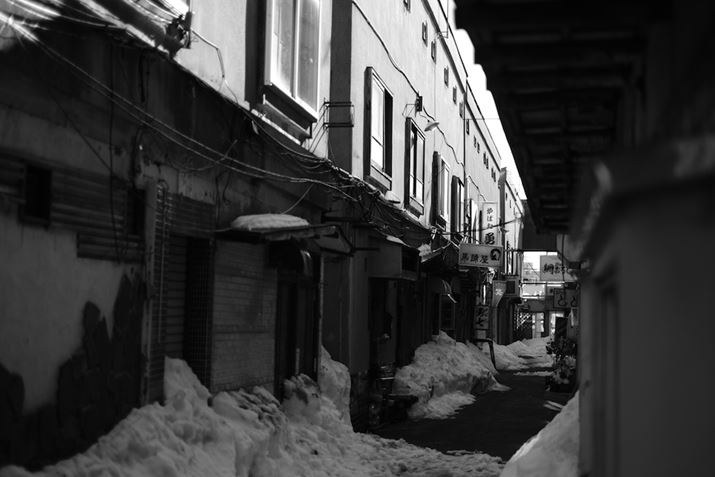 Hw̖kɂ́uSkZ^[vƂƃfB[vȈ݉X܂B݂́ÂقƂǂ̓X܂Ă܂AЂƂłԂƃXibvB̂100X܂قǂłX-S10AXF35mm F1.4 RA35mmi35mmZ53mmjAiDAEAF1.4A1/4000bAISO160AzCgoXFI[gi͋CD/R-1AB+1jAtBV~[VFACROSBeʐ^i6240×4160A10.8MBj