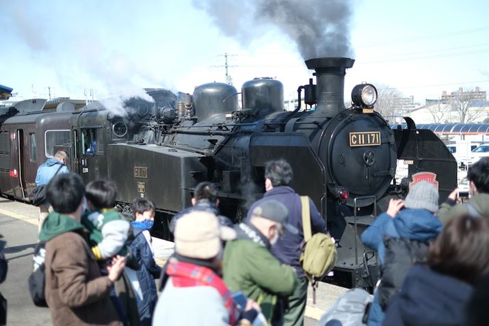 SL~̎ɏԂ܂BK^ɂe[uȂ\ł܂BԑO͂lłX-S10AXF35mm F1.4 RA35mmi35mmZ53mmjAiDAEAF1.4A1/4000bAISO160AzCgoXFiR-1AB-1jAtBV~[VFPROVIA