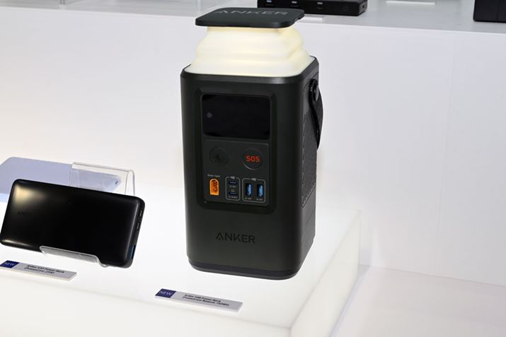 u548 Power BankiPowerCore Reserve 192Whjvi6{A24,990~j́A60,000mAhƂeʂ̃oCobe[BVʂ̂炩fނłł֕̃p[cグƃ^̂悤ɎgBUSB|[gUSB Type-A×2AUSB Type-C×2ŁAP|[gōő60WóA|[gvōő87Wo͂܂őΉ