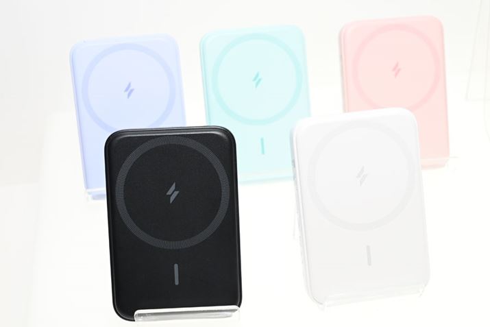 u321 MagGo BatteryiPowerCore 5000jvi5{Ai3,990~j́AMagSafeiPhoneɓ\tď[dłe5,000mAh̃oCobe[BUSB|[gUSB Type-C×1BJ[oG[V͑S5F