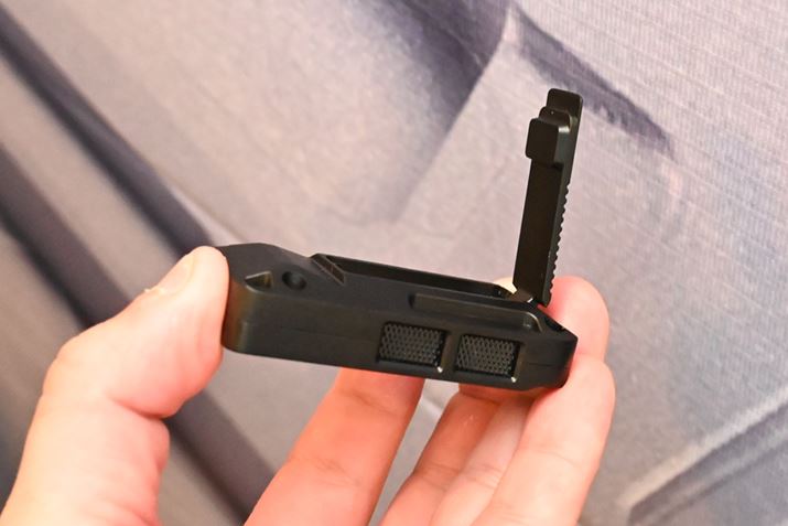 X}[gtH𗧂Ă܂肽ݎ̃X^hA듮h~鉚^̉ʃ{^ȂǁAgɔzfUCuNavigatorv̑傫ȓ